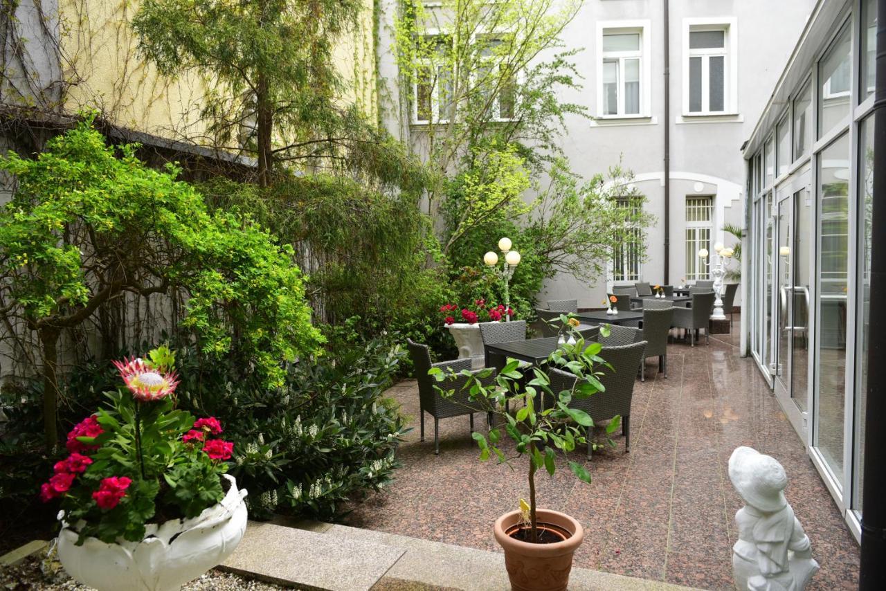 Alexandra Hotel 4*