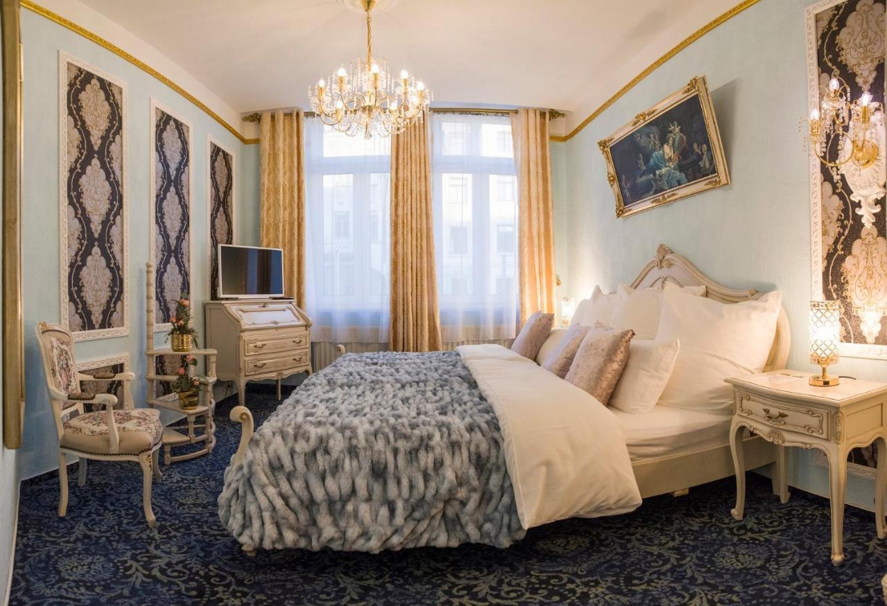 Alexandra 4*